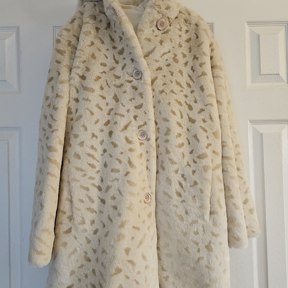 Women's Faux Fur Coat